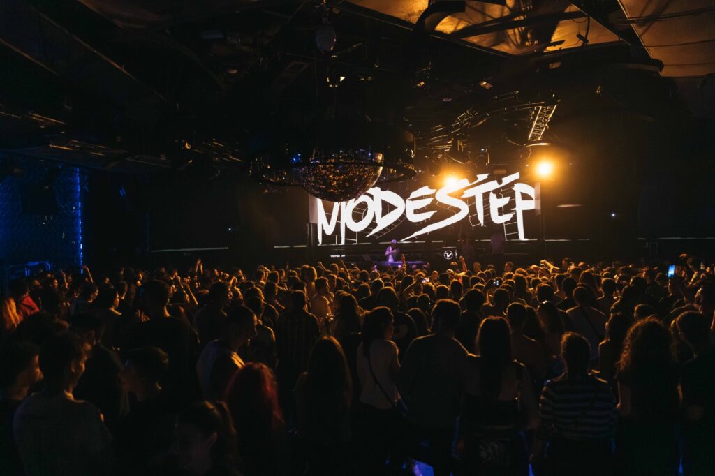 La unión de Dub Elements & Friends y Vipper sellan una noche de éxito en su primera aventura en LAB theClub